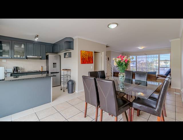 3 BEDROOM TOWNHOUSE TO LET IN BIG BAY